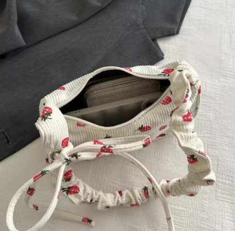 MINIMALIST STRAWBERRY CURDORUY HANDBAG